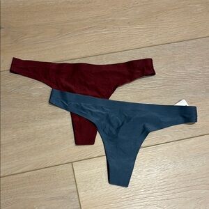 Soma Womens Embliss Soft Stretch Thongs in Red and Blue Sz S